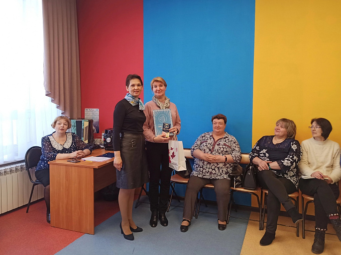 Работников сферы культуры Некоузкого района наградили грамотами Союза женщин России