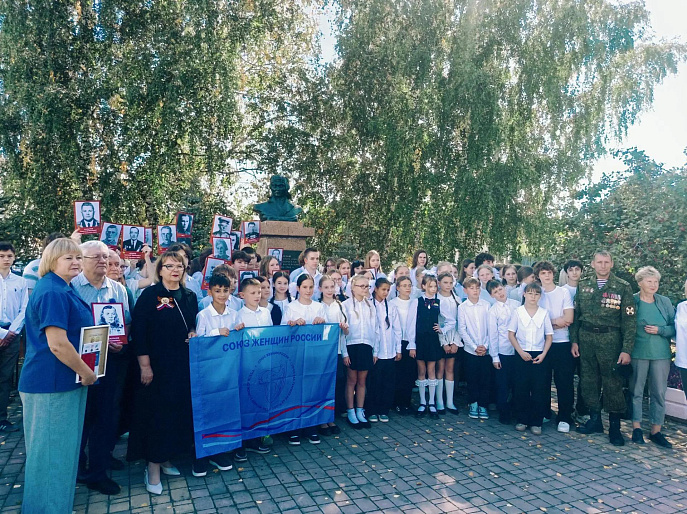 В Томске День танкиста отметили торжественным митингом у памятника Марии Октябрьской