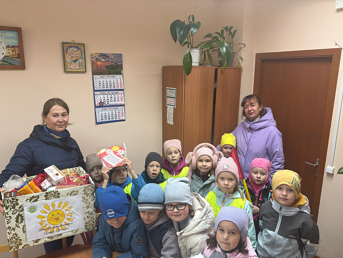 «От сердца к сердцу»: женсовет округа Варавино-Фактория вместе с детьми дарит заботу пожилым людям