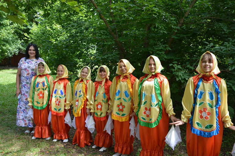 В селе Ельники встречали "Русскую матрёшку"