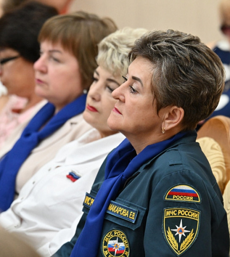 Председатель Локтевского женсовета Елена Макарова отчиталась перед депутатами