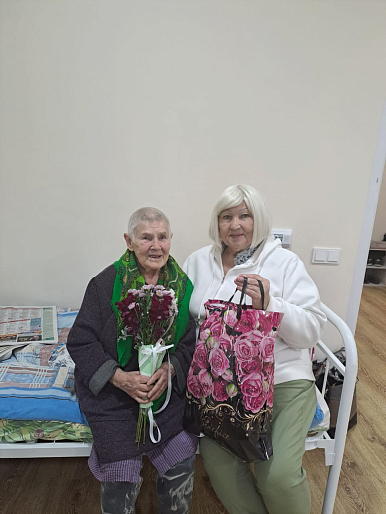 Колымчанки принимают поздравления с Днём пожилого человека