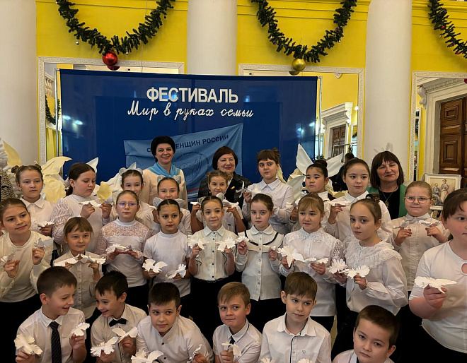 Семейный фестиваль "Мир в руках семьи" прошел в Суворове