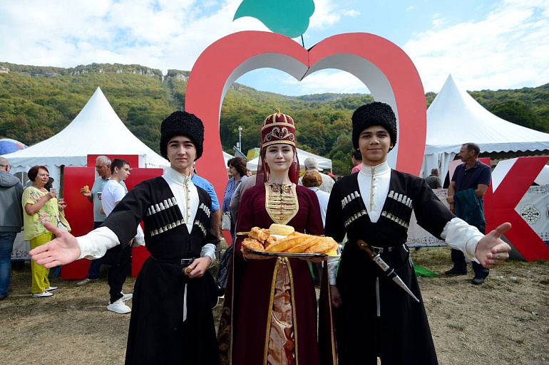 Актив Союза женщин Адыгеи принял участие в Фестивале Адыгейского сыра