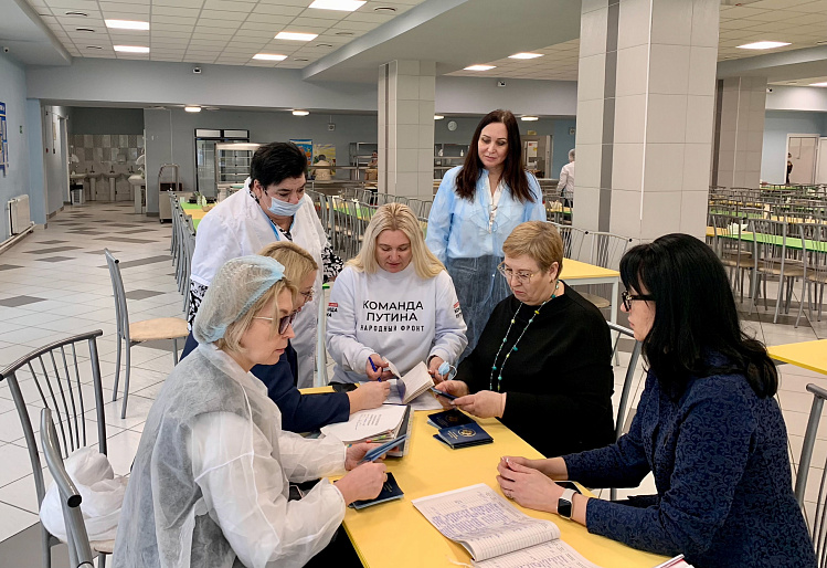 Энгельсский женсовет принял участие в общественном мониторинге организации питания школьников
