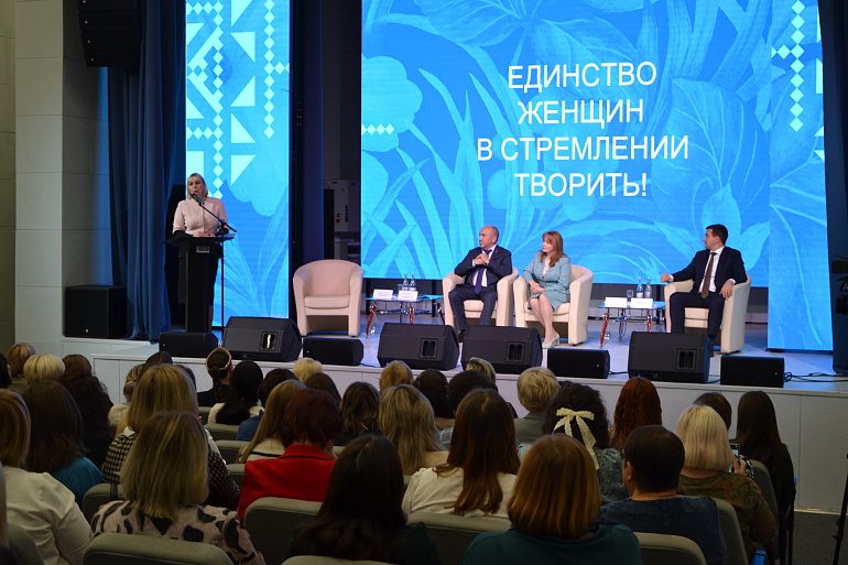 Союз женщин Чувашии начал реализацию нового проекта «Женщина – Берегиня села»