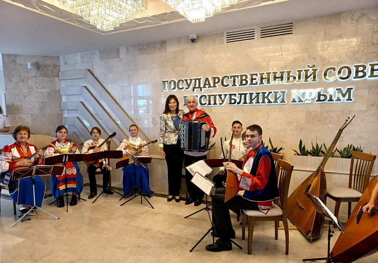 Выставка детских творческих работ в крымском парламенте