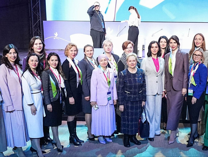 Председатель женсовета Кирова приняла участие в форуме "Женщины ЗА здоровое общество"