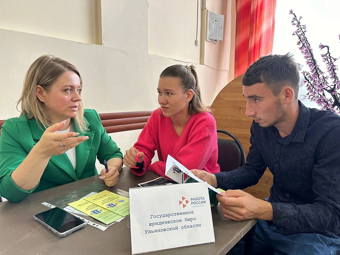 В Майнском районе женсовет организовал Ярмарку возможностей "Работа России"