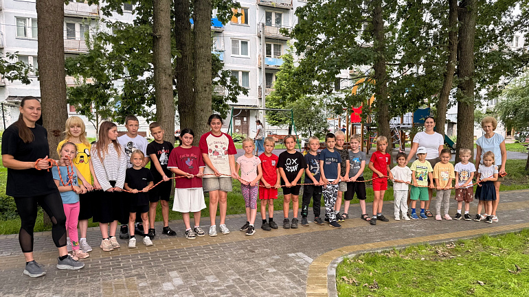 «Спорт во дворы»: Мамоновский женсовет подарил праздник юным жителям города