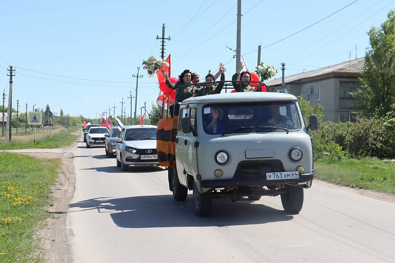 Активистки Совета женщин Краснопартизанского района возглавили колонну праздничного автопробега