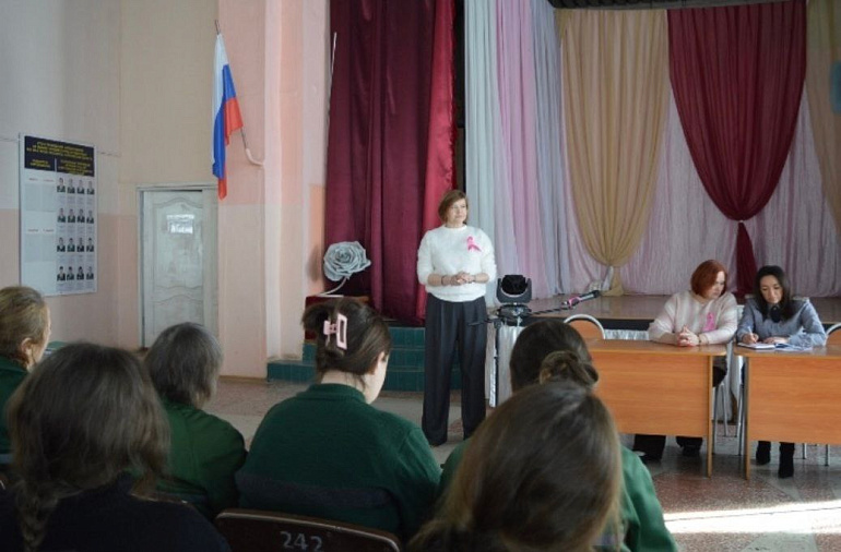 Член Правления Саратовского РО СЖР выступила с лекцией в женской колонии