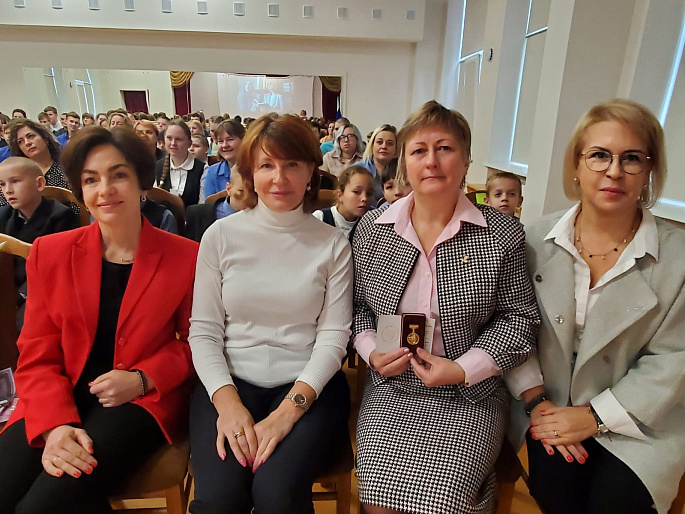 В Псковской области педагогов и наставников наградили медалями Союза женщин России