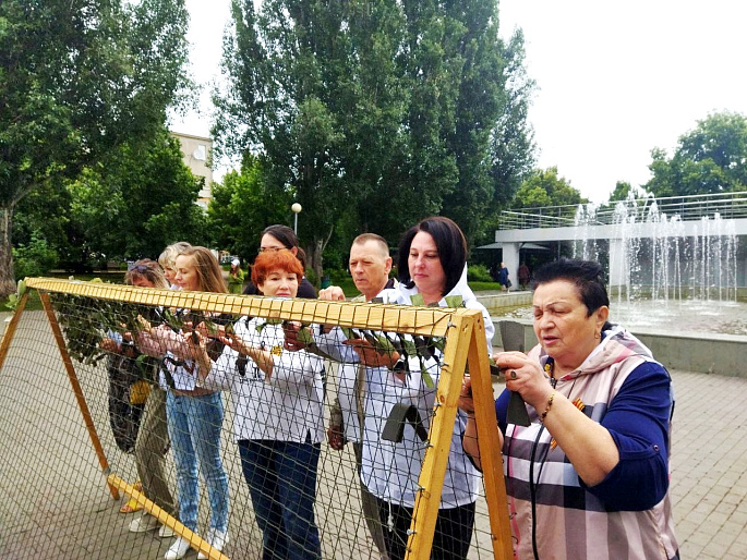 Самарская область соборно завязала узелки Победы