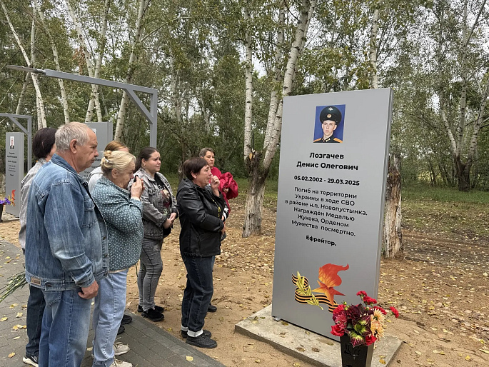 В селе Вылково при участии женсовета открыли Аллею Героев
