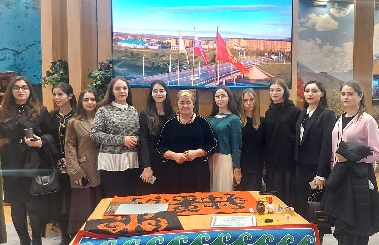 Представитель Клуба женщин-предпринимателей Ингушского РО СЖР на выставке-форуме "Россия"