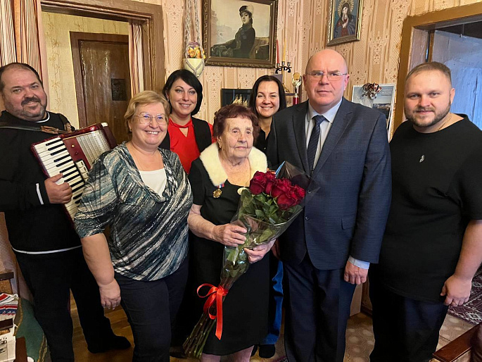 Лидия Лопухова в свои сто лет радуется жизни, интересуется событиями в стране и в мире