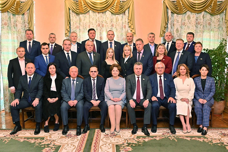 Поздравляем подруг с победой на выборах