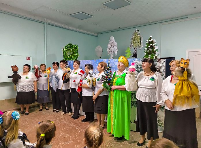 Артисты театра «Ладушки» Союза женщин НСО подарили малышам сказку