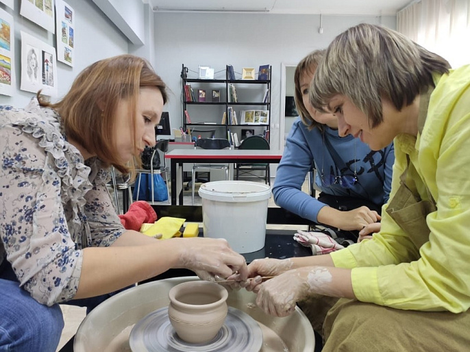 Активистка женсовета Рубцовска представит гончарное искусство на выставке «Россия»