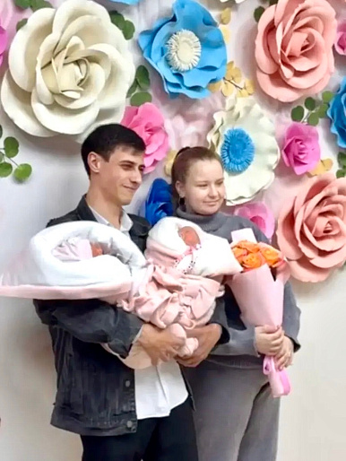 Энгельсский женсовет поддержал молодую интернациональную семью