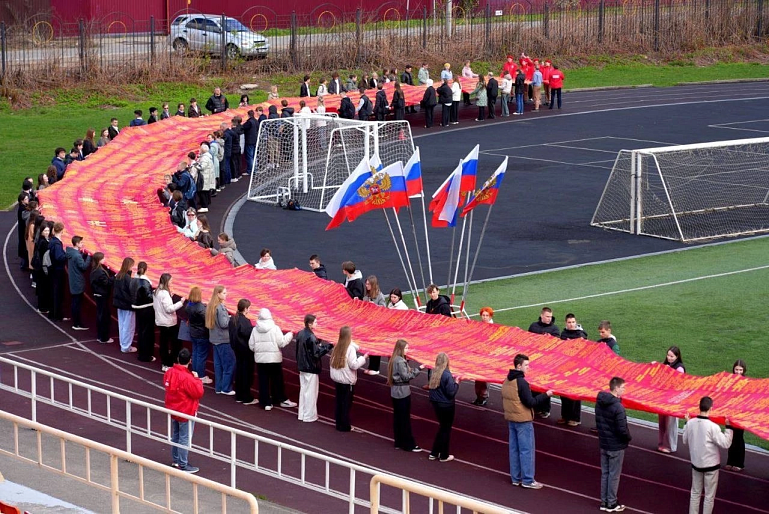 В разных регионах России и за ее пределами прошла акция "Знамя Победы"