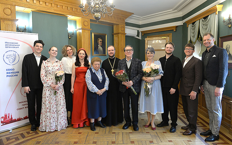 В Чистый четверг женский актив Москвы организовал традиционную встречу «Пасхальный подарок»