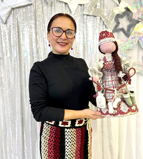 "Коллекция волшебных историй, рассказанная в куклах"