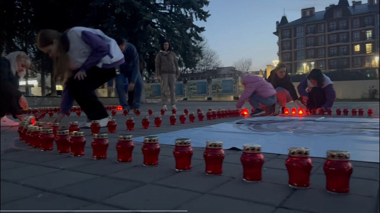 Представители молодежного крыла Предгорного женсовета организовали космический флешмоб