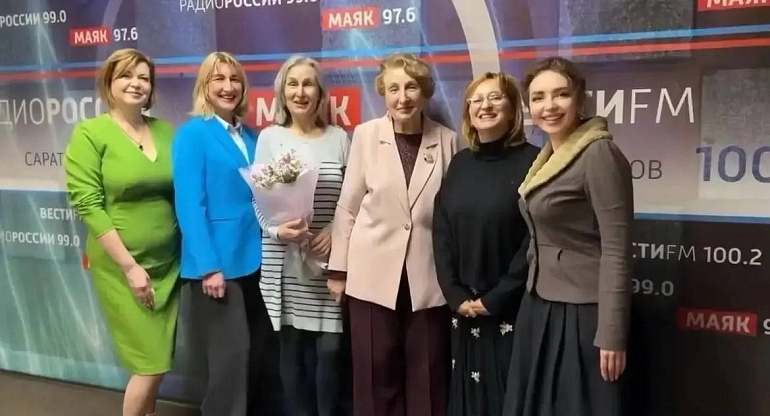 Юлия Литневская и Анна Кац провели праздничный выпуск программы «Женсовет-64»