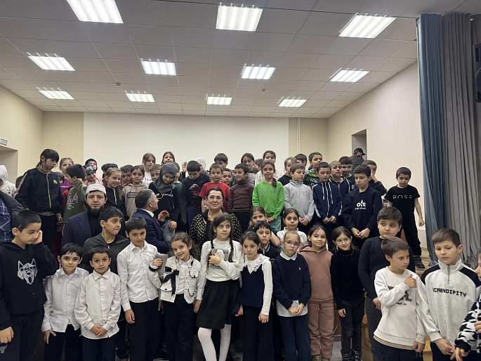 Тёплая встреча председателя Союза женщин Дагестана с воспитанниками интерната