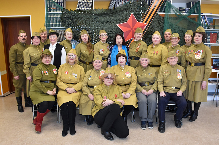 Магаданские подруги исполнили песни "У фронтового костра"