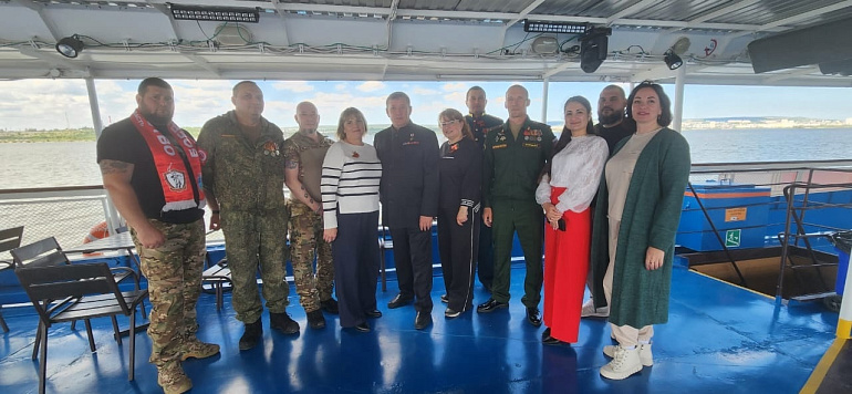 В Саратове прошла ежегодная речная прогулка в честь Дня Победы