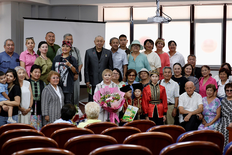 Калмыцкие союзницы поздравили подругу по женскому движению с выходом её новой книги