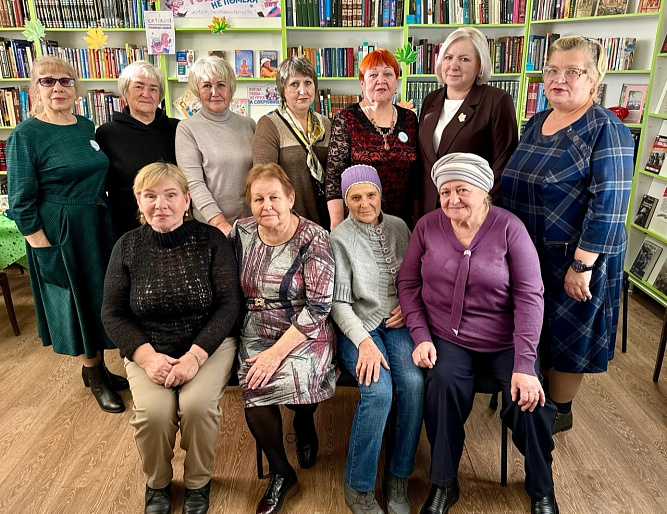 Участниц женского клуба "Селяночки" наградили в День пожилых людей