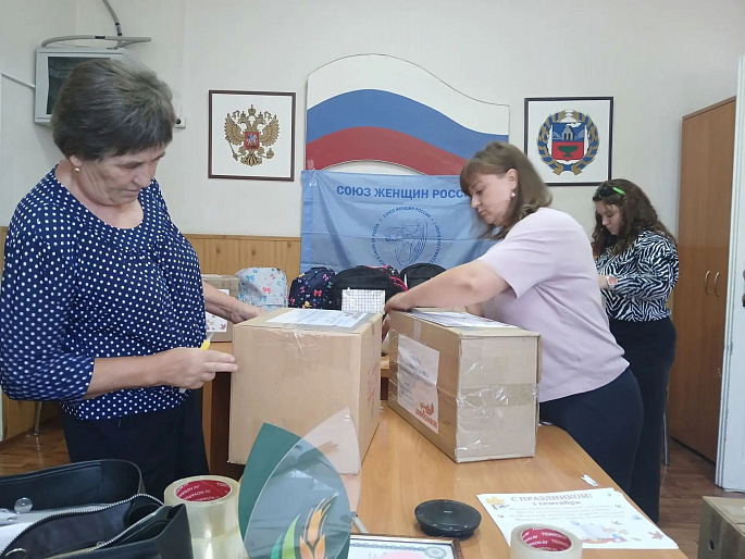 Женсоветы Алтайского края отправили подарки детям Славяносербска