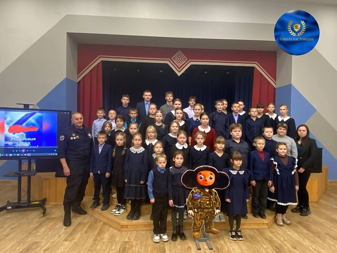 "Школа настоящих": детям о защитниках Отечества