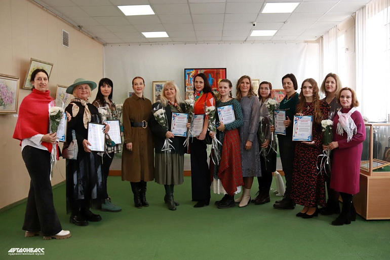 Выставка «Вдохновение женщины» открылась в Донецке