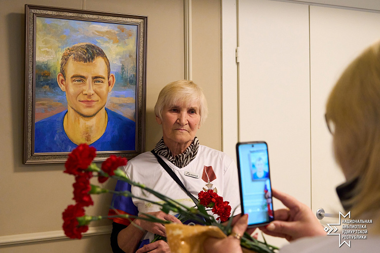 «Память в лицах»: в Ижевске открылась выставка «Защитники Отечества»