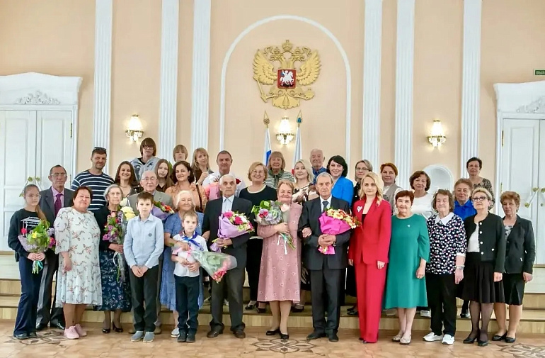 Энгельсский совет женщин чествует лучшие семьи