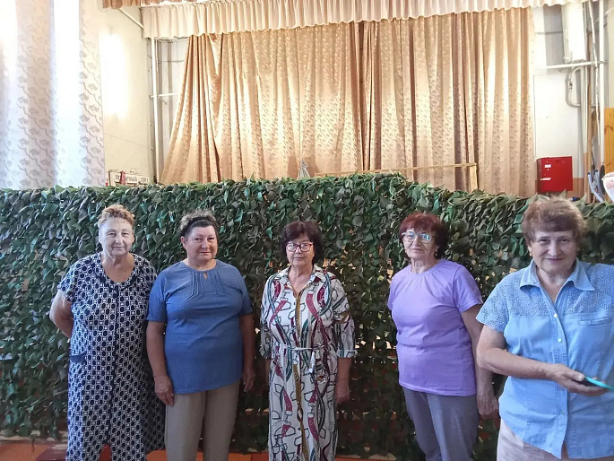 Новоалександровские женщины вяжут узелки Победы
