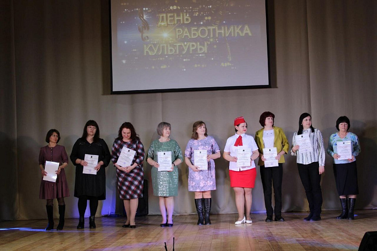 Женсоветы Саратовской области поздравили деятелей культуры