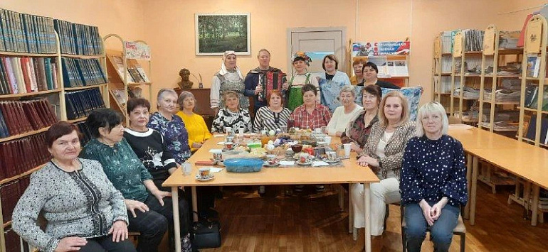 Активистка Тербунского женсовета пригласила односельчан на фольклорные посиделки