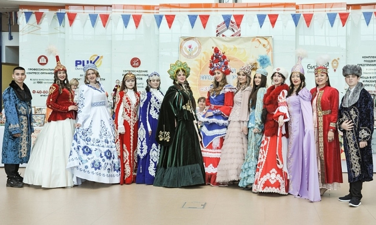 Омские союзницы раскрыли культурный код женщины-лидера на саммите "Омский диалог - 2026"