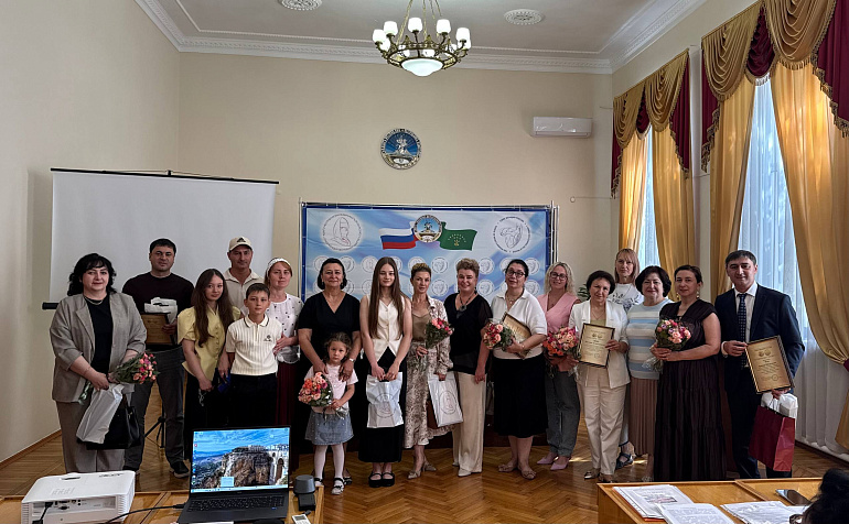 В Майкопе подвели итоги празднования 85-летия Антифашистского комитета советских женщин