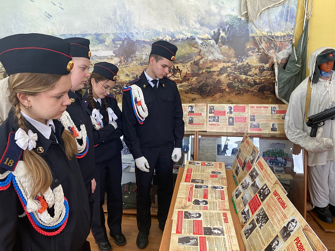 «Без женщин не было б победы!» - патриотическая выставка в орловском лицее