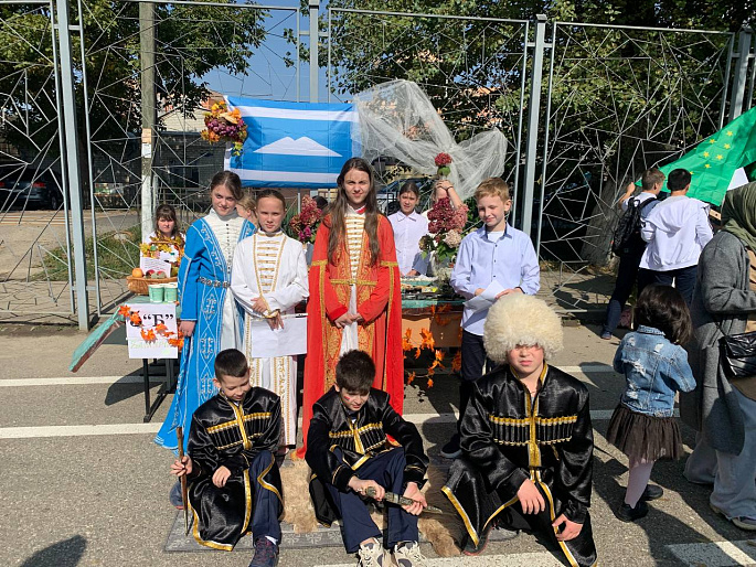 «Хоровод дружбы. Мы вместе, мы СВОи»