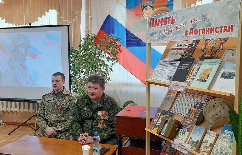 Тербунский женсовет организовал встречу студентов с ветеранами боевых действий