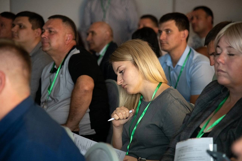 Найти пути решения проблем автошколы и подняться на Эльбрус