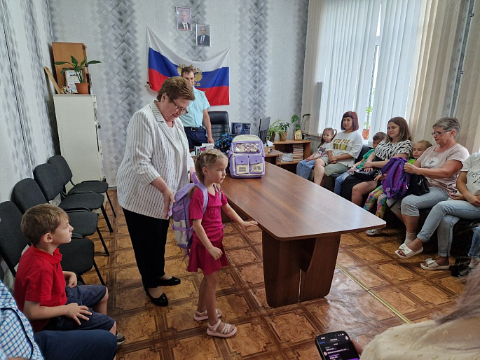 В Оренбуржье союзницы провели масштабную акцию «Соберём ребёнка в школу»